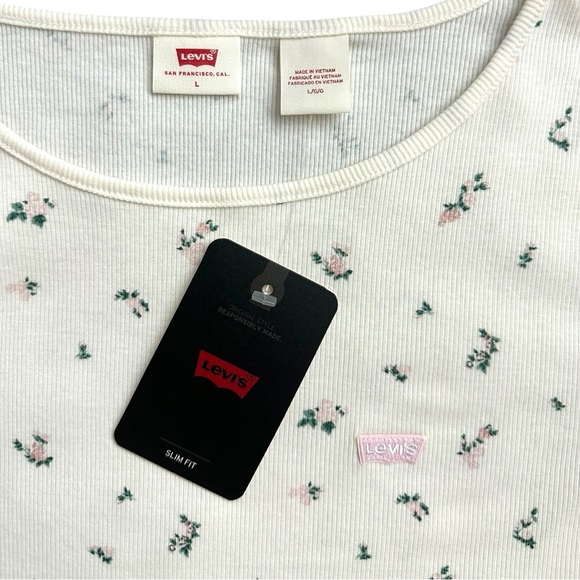 Levi’s Off White Ribbed T Shit with Pink Floral Print - Picture 2 of 3